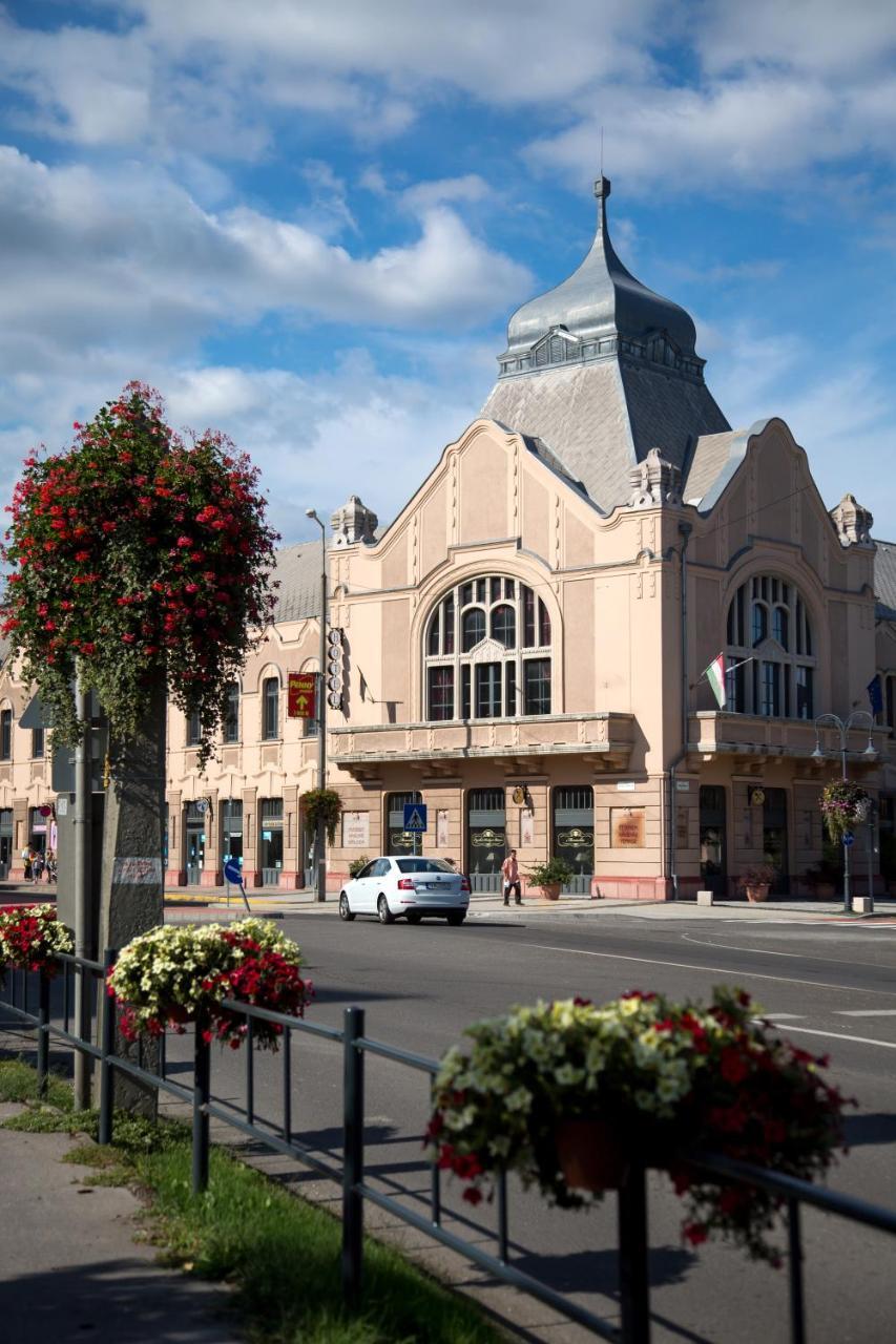 Hotel Queen Elizabeth Superior Gödöllő Kültér fotó